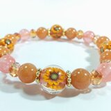 お花のとんぼ玉と天然石のブレスレット（オレンジのひまわり玉）