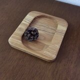 タモの木を削りだしたトレイ