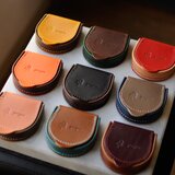カラーオーダーができる馬蹄型コインケース