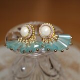 ベビーブルー＆ホワイトピアス