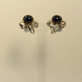 ネイビーとクリスタルビジューのイヤリング