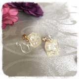 シンプルなパールin透明キューブイヤリング