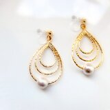 しずくの中のコットンパールイヤリング