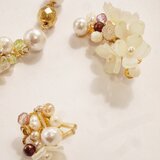 しっとり大人な銀木犀のミニブーケイヤーカフ