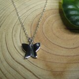 蝶のペンダント(天然メレダイヤ入り)