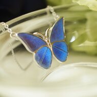 【あろたん】本物 モルフォ蝶 ネックレス シルバー925 オウンピー モルフォ蝶のペンダント（まっすぐ）Silver | iichi 日々の