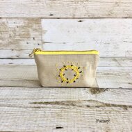 ロラライハリス♡刺繍のポーチ♡総刺繍コインケース♡お纏め出品 ロラライハリス♡刺繍♡サテンキルティング フルーツレディ