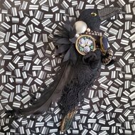 IRODORI AZ brooch(カラス) | iichi 日々の暮らしを心地よくする