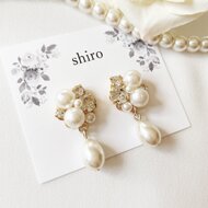 ピアス】ホワイトパールとシェルパールのビジューピアス | iichi 