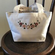 手刺繍 花柄ビーズ お花の手刺繍 ハンドバッグ トートバッグ ハンドバッグ ハンドメイド 手刺繍バッグ 花刺繍 手提げバッグ トートバッグ