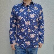 長袖和柄シャツ（桜と跳ね兎） | iichi 日々の暮らしを心地よく