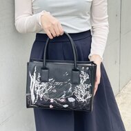 【クリスチャンラクロワ】エナメル　刺繍　ショルダーバッグ　黒 ショルダーバッグ 刺繍ショルダーバッグ ハンドバッグ 刺繍