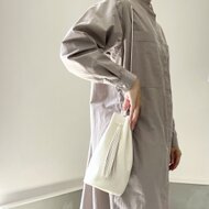 シルバーゴールド編み込み巾着袋 タッセル付き 2023新作』キップレザーのタッセル付3WAY巾着バッグ【ホワイト