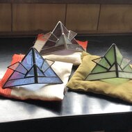 ステンドグラス 小さな兜のパネル(フレームスタンド付き) その他