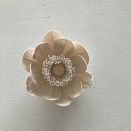 ⑥布花アネモネとしろつめ草のコサージュ アンティークレース