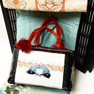 墨絵猫 一閑張り バッグ かごバッグ ハンドバッグ 和柄 竹籠 キジトラ 茶トラ M様オーダー品 一閑張りバッグ『お辞儀猫』 | iichi 日々の