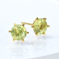 K18YG 天然スフェーンピアス 新品未使用商品