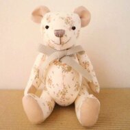ベージュの花柄コットンテディベア | iichi 日々の暮らしを