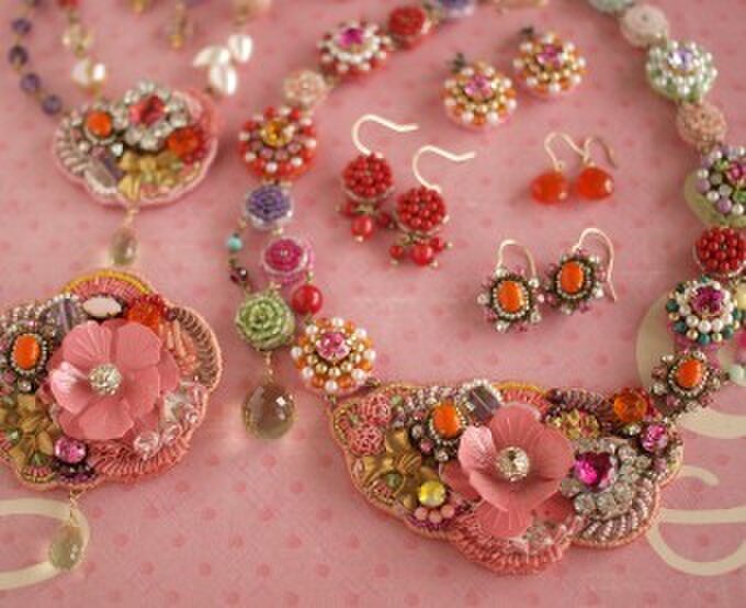 アンティーク キリストイコンフレーム シェル金糸刺繍フラワー装飾エンブロイダリー インド製刺繍レース ] クラシックフラワーモチーフ｜Indian