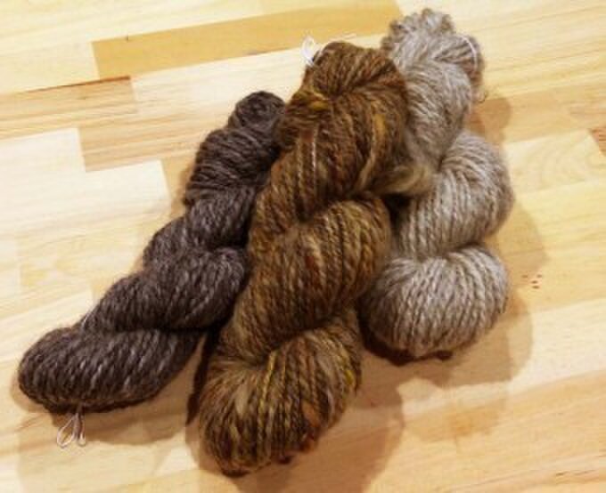 手紡ぎ毛糸　「ぽわぽこ」