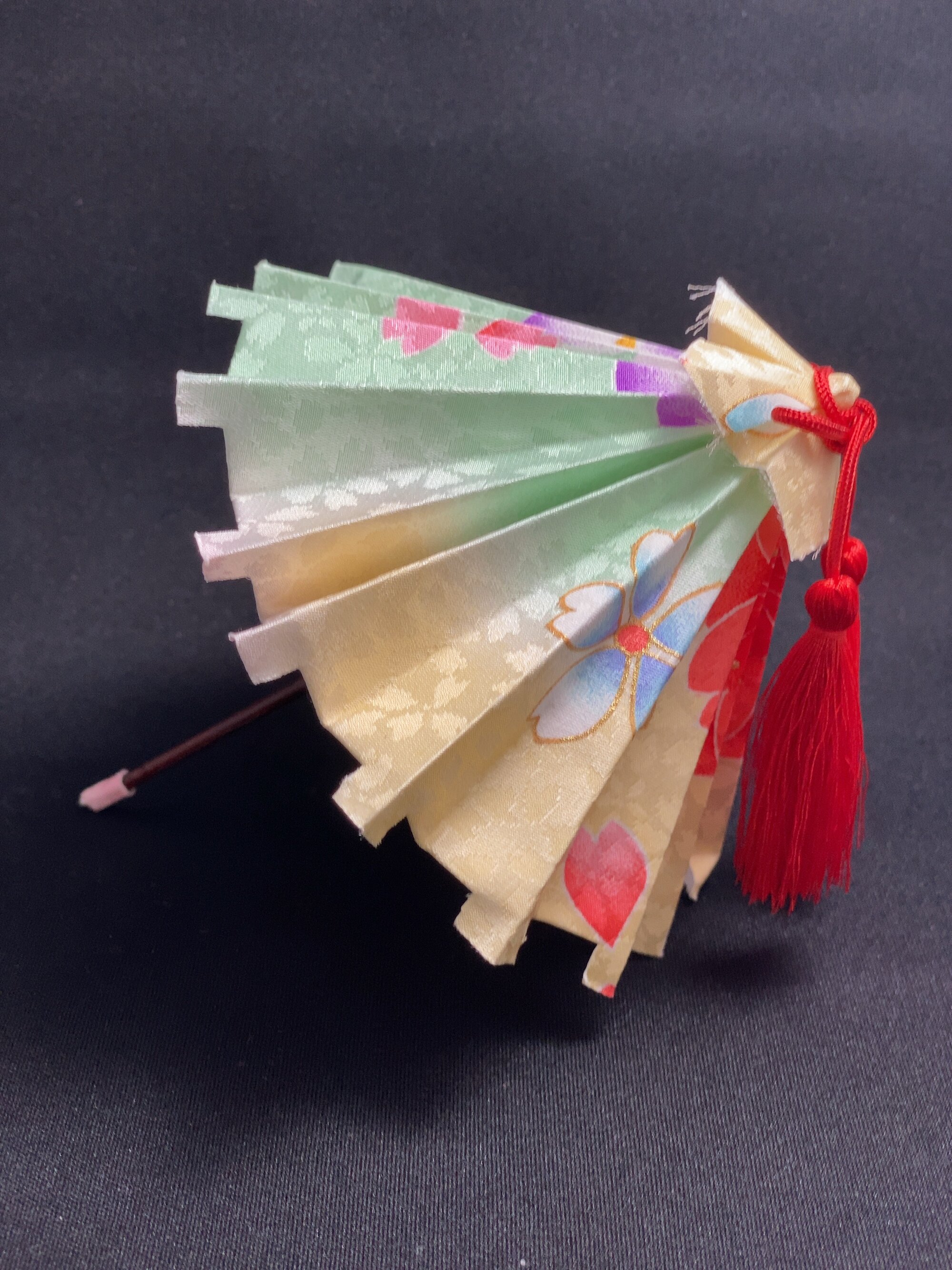 絹の小さなかさ屋