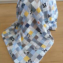 パッチワークのブランケット