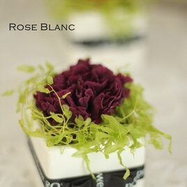 プリザーブドフラワー　母の日ギフト　キューブ型陶器のアレンジ