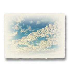 かわいい和紙の立体アートパネル「青空と輝くうろこ雲」(18x13.5cm)
