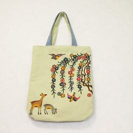 若草色の紅型手さげバッグ/枝垂れ桜と親子鹿 【送料無料】の画像