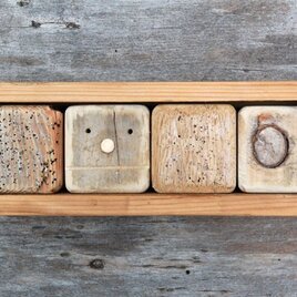 「ロボ頭」入り流木で作った積み木（小箱）001