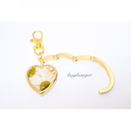 スワロフスキーとマーガレットの押し花バックハンガー