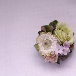 コサージュ　白とペールグリーン