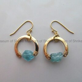 Horseshoe[ホースシュー]アパタイト原石の馬蹄形ピアスイヤリングG