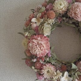 COLORS+ピンクカーネーションのリース