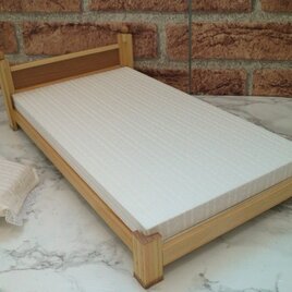 サンプル出品：1/6 ドール用。ナチュラル・木製ベッド。安眠快眠に。１点限りの画像