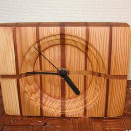 木の時計の画像