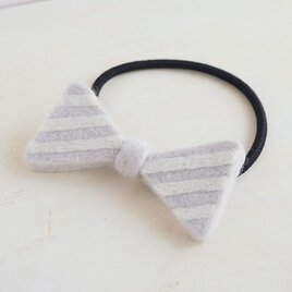 羊毛リボンのヘアゴム〈ライトグレーボーダー〉