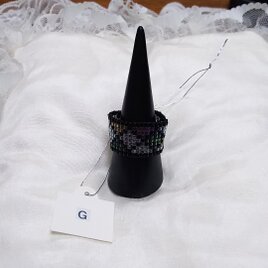 ビーズ織の指輪G(ブラック・きらきらステンドグラス風）の画像
