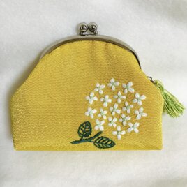 手刺繍のアジサイのがま口の画像