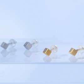 Single cube earrings ( SILVER)の画像
