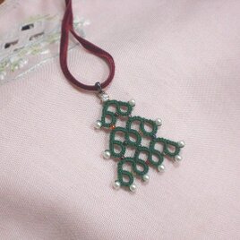 Tatting／クリスマスツリーのネックレスの画像