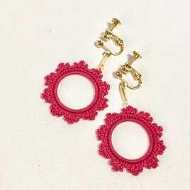 ドレッシーな赤のレース フープイヤリング/ピアス (デコラティブな額縁) サークルの画像