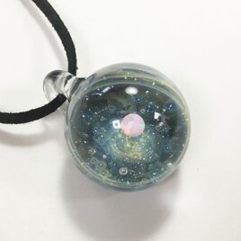 瞬く 無数の星たち。ver3 ホワイトオパール入り ガラス ペンダント 宇宙