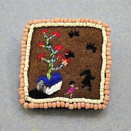 刺繍ブローチ「影と遊ぶ」の画像