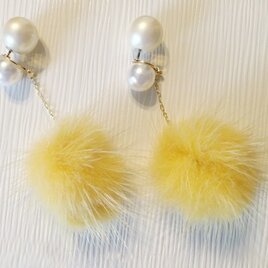 ☆SALE☆ミンクファー ポンポンドロップピアス（イエロー）
