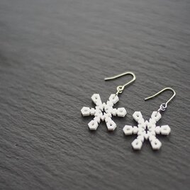 とけない雪の結晶ピアス snow crystal F