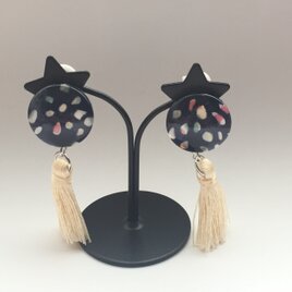 リバティジュエルのタッセルイヤークリップ