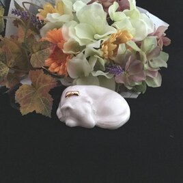 白磁金彩陶器いぬ（洋犬）の画像