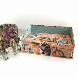 一段引出のチェスト　サーモンオレンジの大きい鳥柄