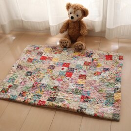 ちいさなリバティパッチワークのキルトマット　玄関マット　55cm×77cm　* ラプセニ *の画像